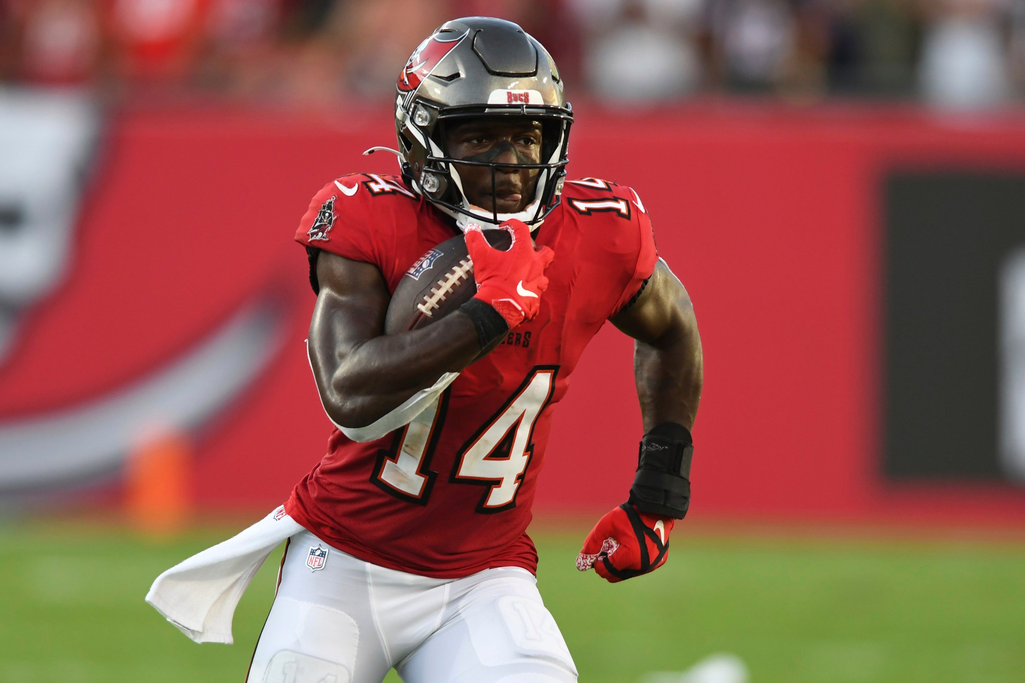 Chris Godwin is Bucs' Ed Block Courage Award recipient