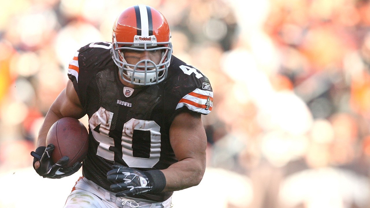 Ex-Arkansas, Browns RB Peyton Hillis reportedly unconscious in ICU after  swimming accident while 'saving his family'