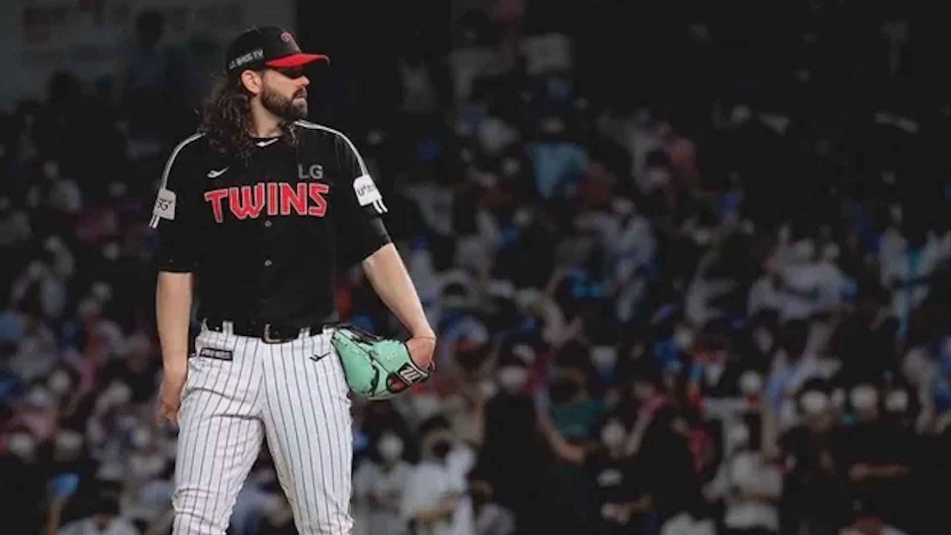 Sarasotas Casey Kelly re-signs with KBOs LG Twins