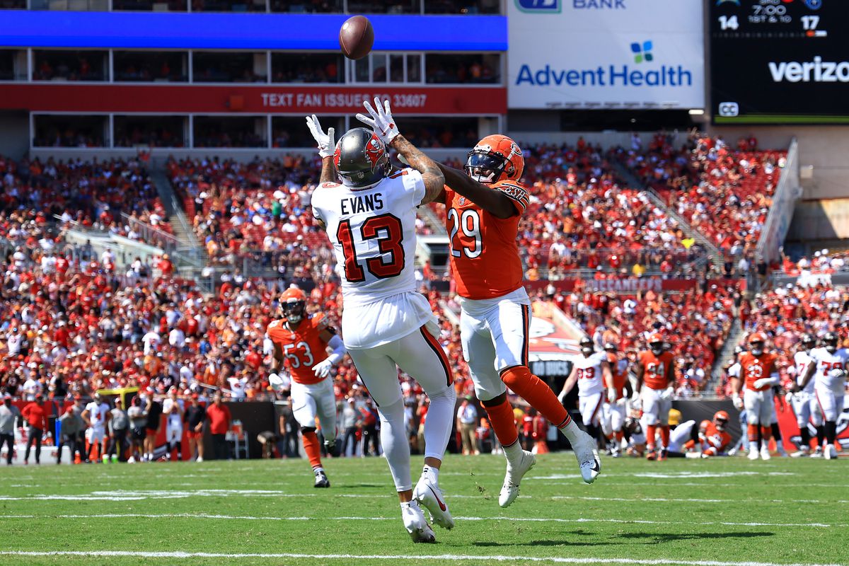 Buccaneers stay unbeaten with 27-17 victory over Bears