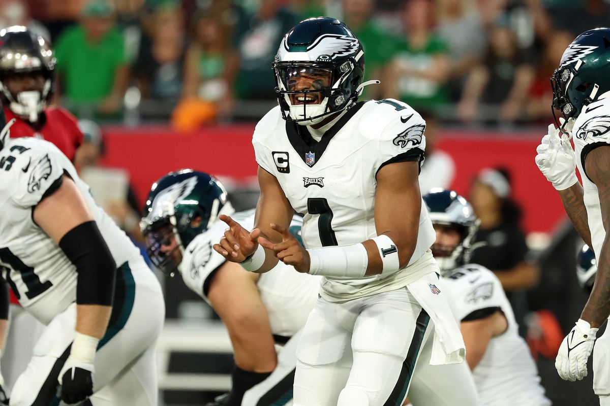 Philadelphia Eagles Remain Undefeated In 25-11 Victory Over Tampa Bay  Buccaneers - Gridiron Heroics